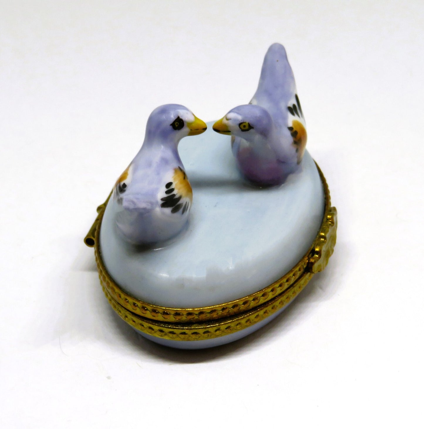 LIMOGES FRANCE BOX ~ VINTAGE PAIR OF LOVEBIRDS ~ LOVE BIRDS ~ "MC" ~ PEINT MAIN