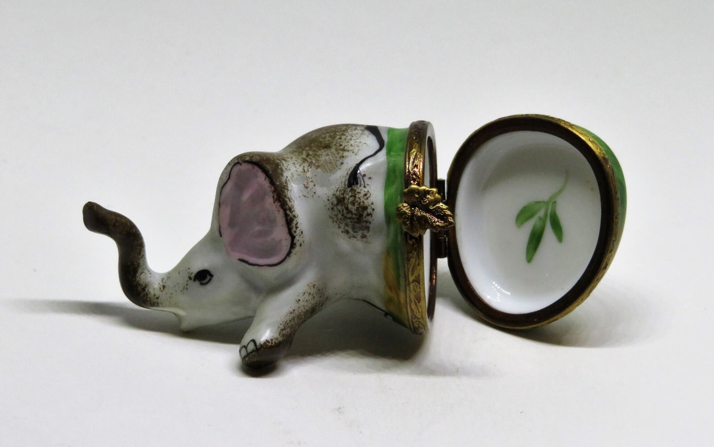 LIMOGES BOX- GERARD RIBIERRE - TINY AFRICAN ELEPHANT - TRUNK UP - LEAF CLASP -GR
