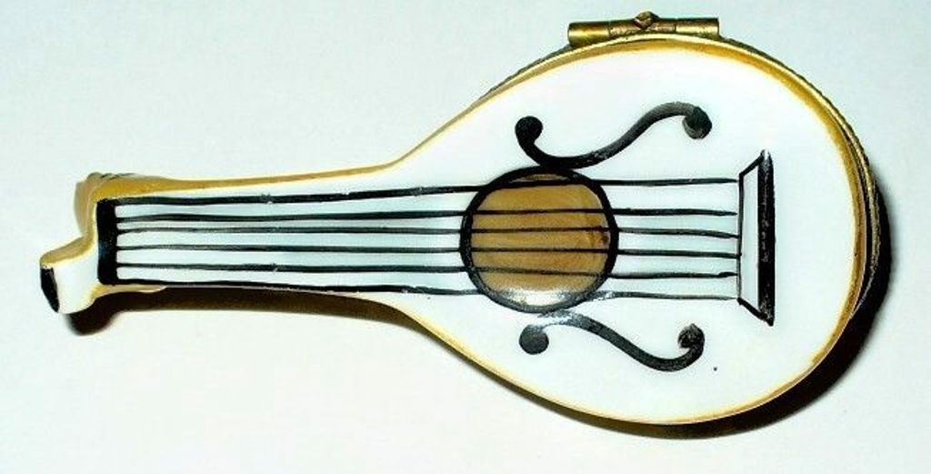 LIMOGES FRANCE BOX ~ MANDOLIN ~ LUTE ~ MUSICAL INSTRUMENT OF LOVE ~ PEINT MAIN
