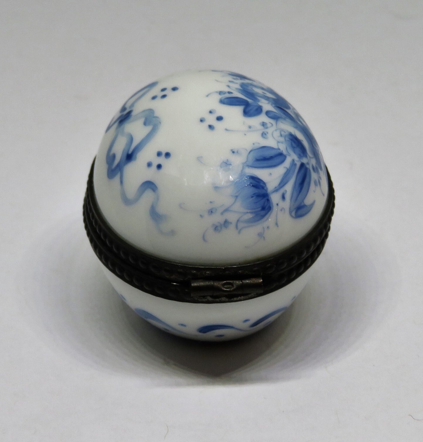 LIMOGES FRANCE BOX ~ VINTAGE FLORAL EASTER EGG ~ BLUE FLOWERS ~ TOP SIGNED "MC"