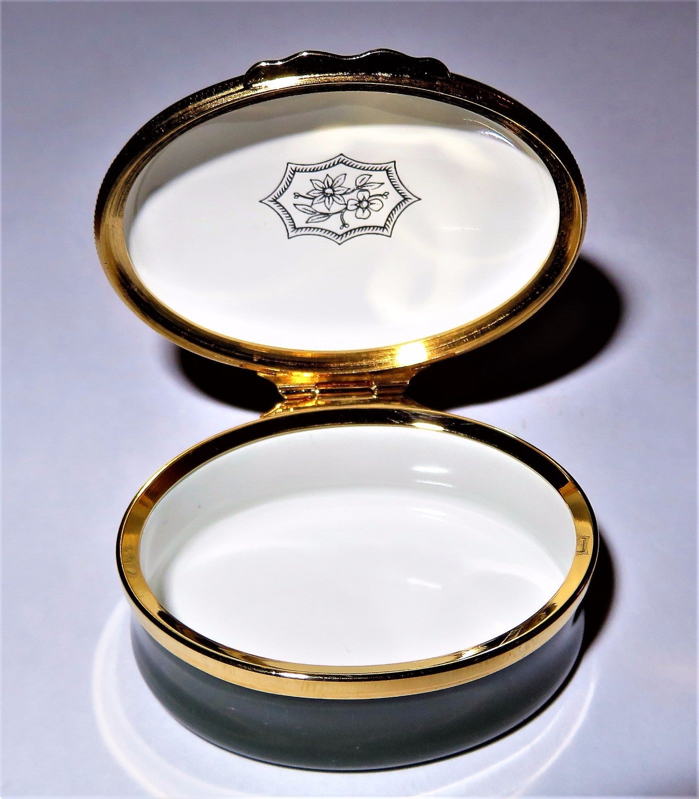 HALCYON DAYS ENAMEL BOX - "HAPPINESS IS ... " PHRASE - FLOWERS & LEAVES - MIB
