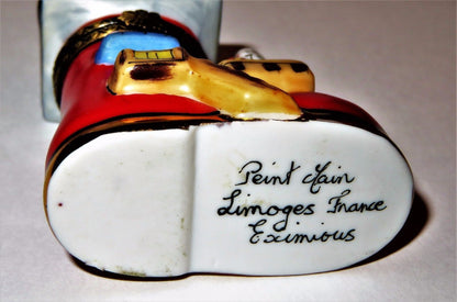 LIMOGES FRANCE BOX ~CHRISTMAS~ SANTA CLAUS WAVING FROM A BOOT HOUSE ~ PEINT MAIN