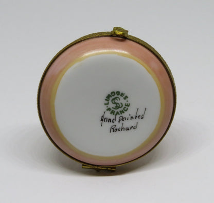 LIMOGES BOX - ROCHARD - SEAHORSE ON A SEASHELL - CLAM SHELL - SEAHORSE CLASP