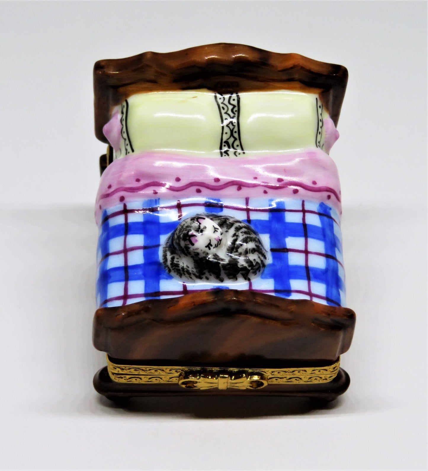 LIMOGES FRANCE BOX ~ TABBY CAT ASLEEP ON A BED ~ KITTEN ~ KITTY ~ PEINT MAIN