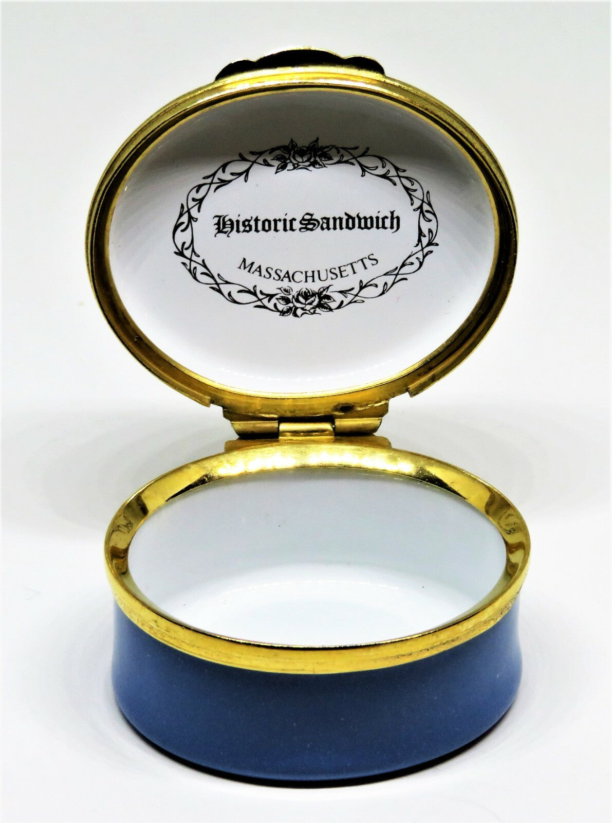 CRUMMLES ENAMEL BOX - CAPE COD - SANDWICH, MA -QUAINT SNOWY WINTER VILLAGE SCENE