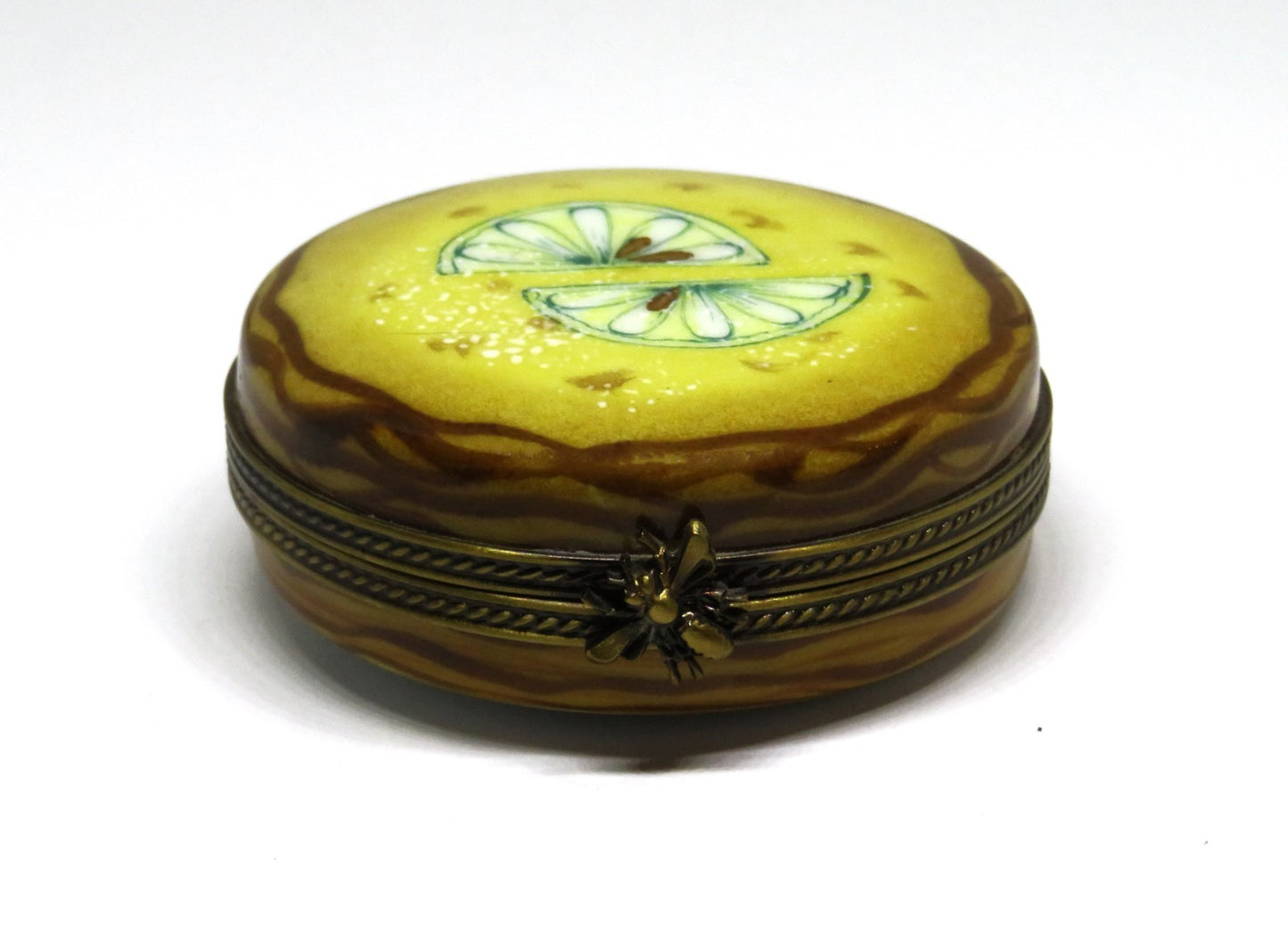 LIMOGES BOX ~EXIMIOUS~ LEMON TART & POWDERED SUGAR ~DESSERT~ PASTRY ~PEINT MAIN