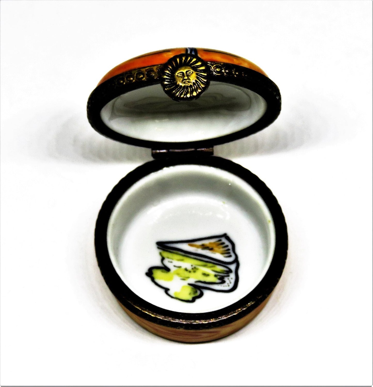 LIMOGES FRANCE BOX - CAMEMBERT  DE NORMANDIE CHEESE & COW - SUN FACE CLASP