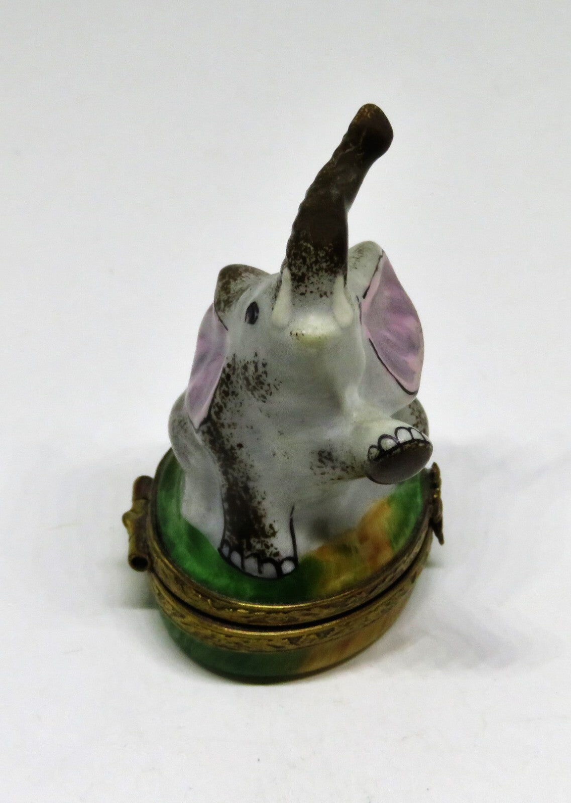 LIMOGES BOX- GERARD RIBIERRE - TINY AFRICAN ELEPHANT - TRUNK UP - LEAF CLASP -GR