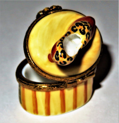 LIMOGES FRANCE BOX - EXOTIC LEOPARD PRINT SHOE ON A STRIPED OVAL - JUNGLE PRINTS