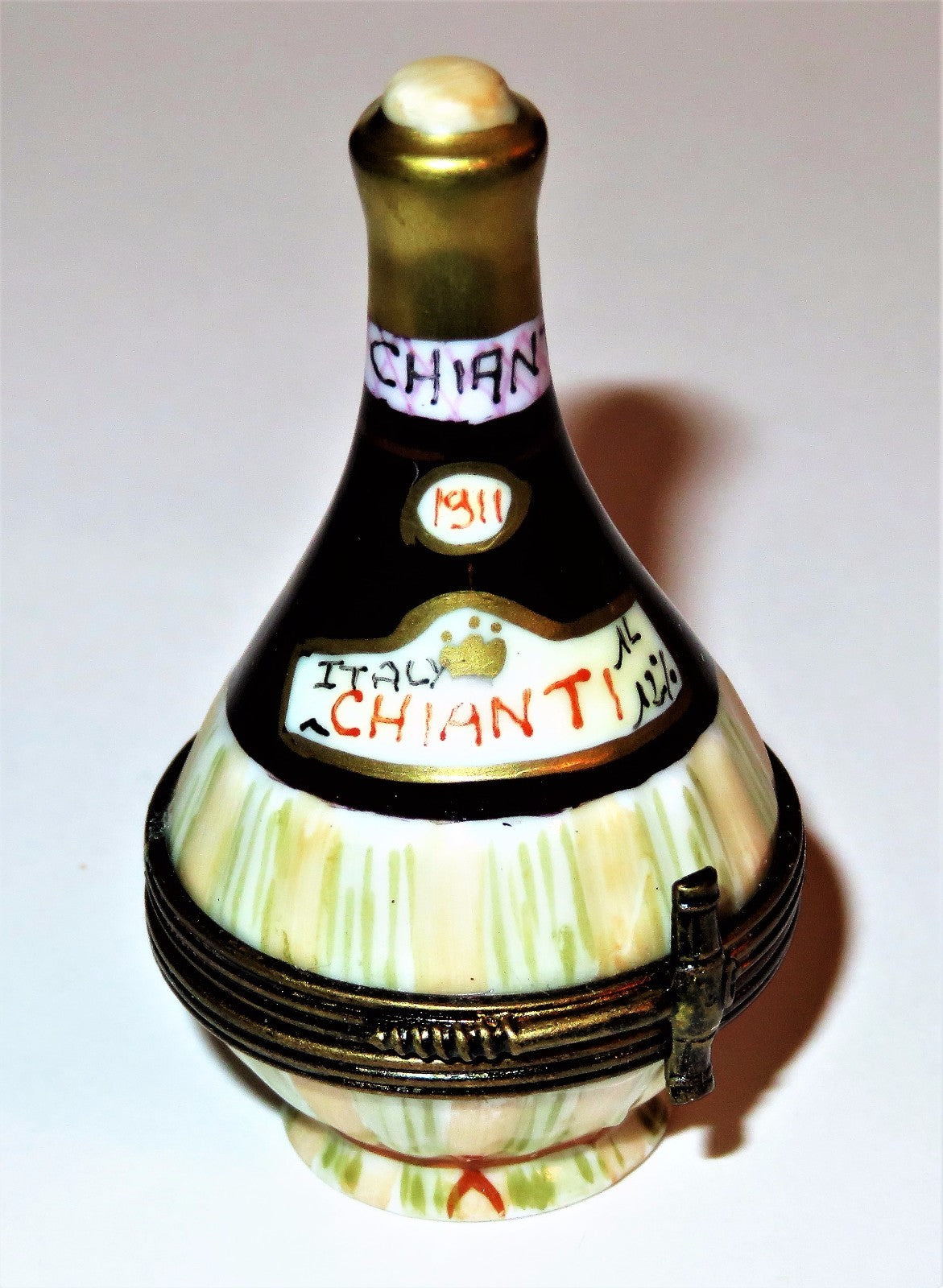 LIMOGES BOX~ ITALIAN CHIANTI WINE BOTTLE ~ITALY~ GRAPES & CORKSCREW ~ PEINT MAIN