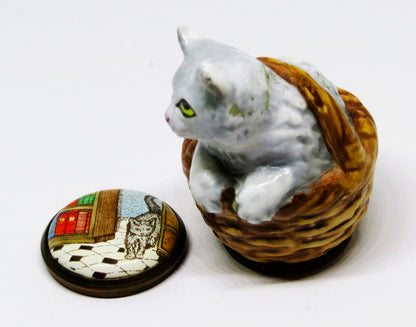 HALCYON DAYS ENGLISH ENAMEL BOX - KITTEN IN A WICKER BASKET BONBONNIERE - CAT