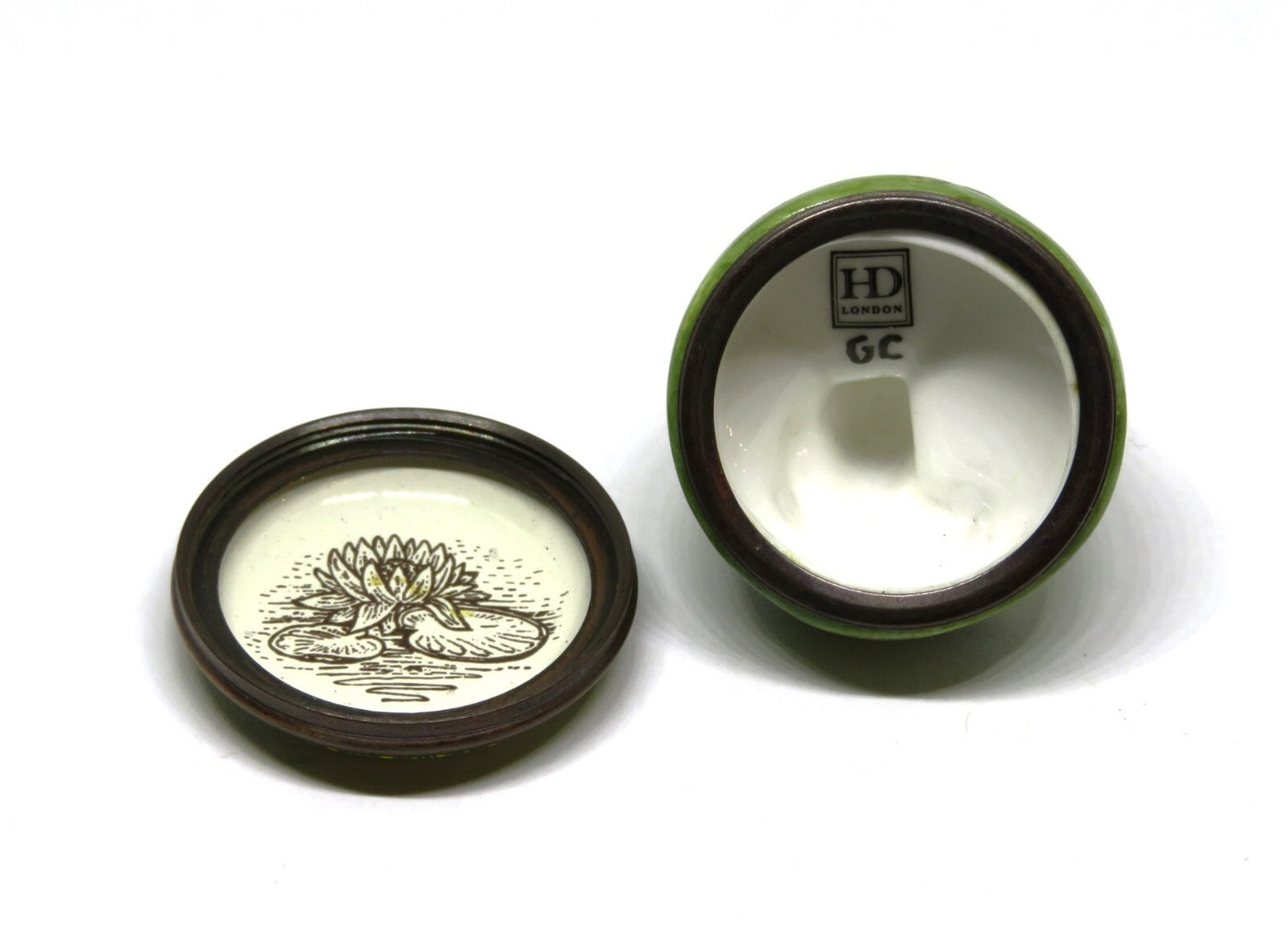 HALCYON DAYS ENAMEL BOX - SPOTTED GREEN & YELLOW FROG BONBONNIERE - WATER LILY