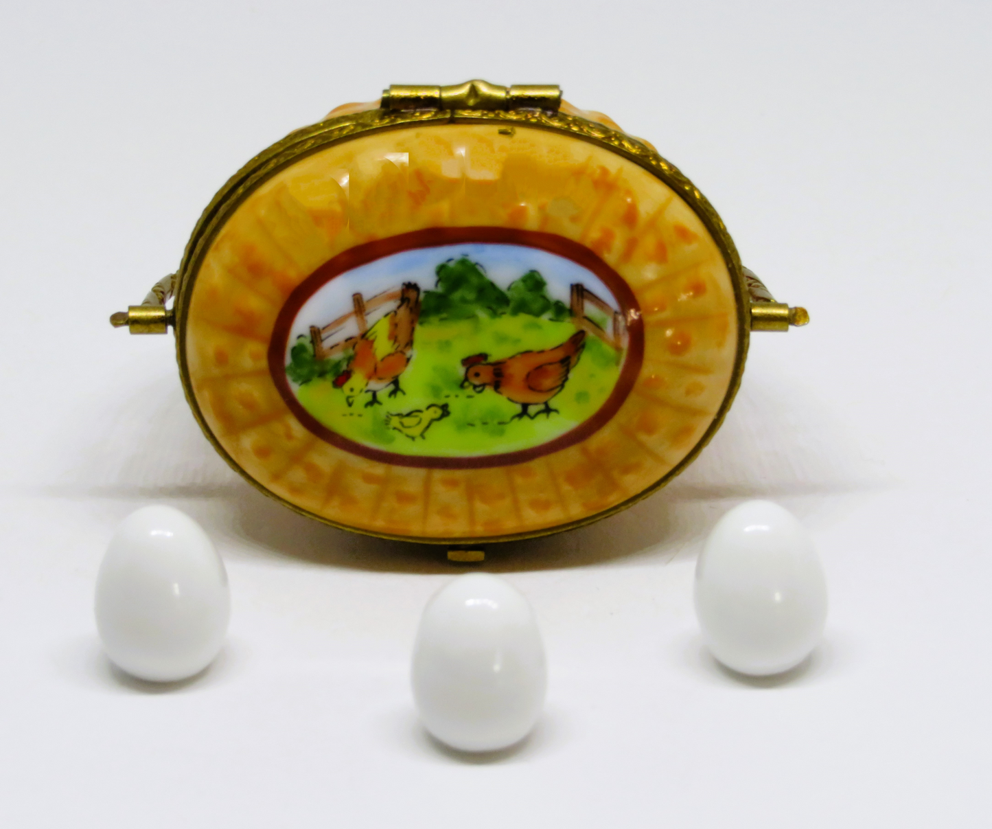 LIMOGES BOX - ROCHARD - NANTUCKET BASKET & 3 REMOVABLE EGGS - HENS & CHICK