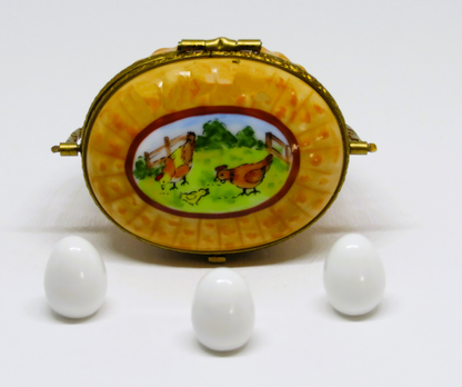 LIMOGES BOX - ROCHARD - NANTUCKET BASKET & 3 REMOVABLE EGGS - HENS & CHICK