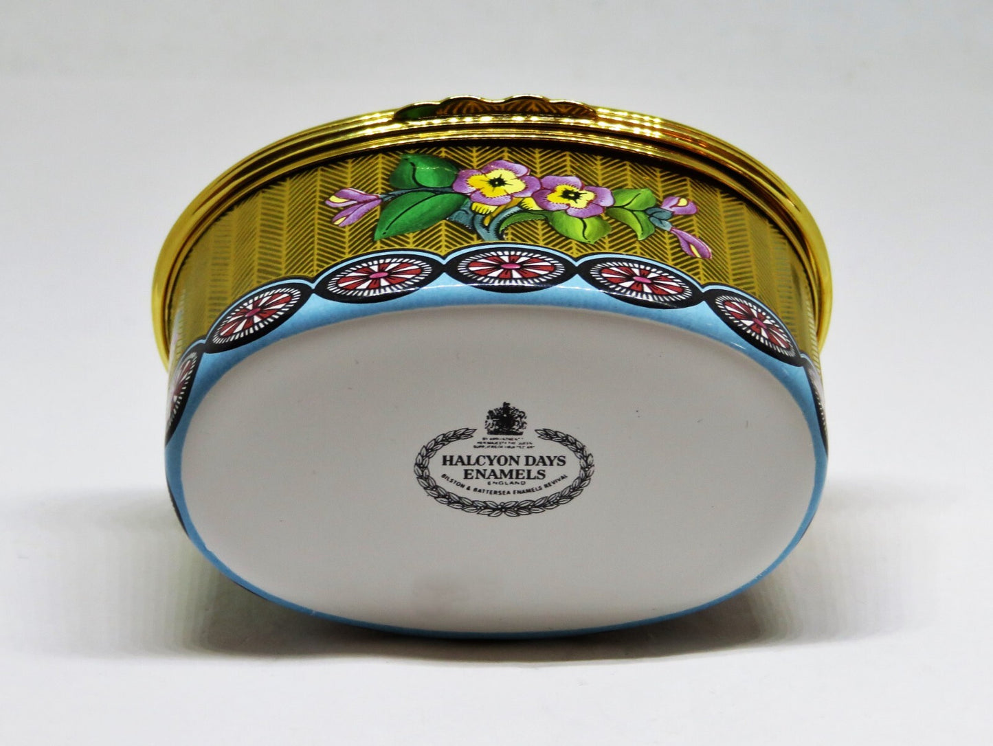 HALCYON DAYS ENGLISH ENAMEL BOX - GOLD PARIS SNUFF BOX - CIRCA 1750 - FLOWERS
