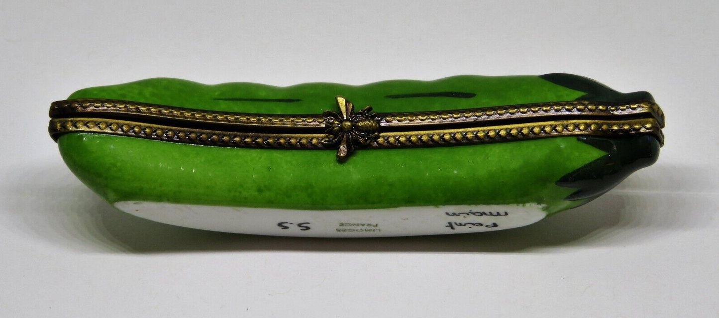 LIMOGES FRANCE BOX ~ LARGE PEA POD ~ FIVE PEAS INSIDE ~ PEAPOD ~ PEINT MAIN