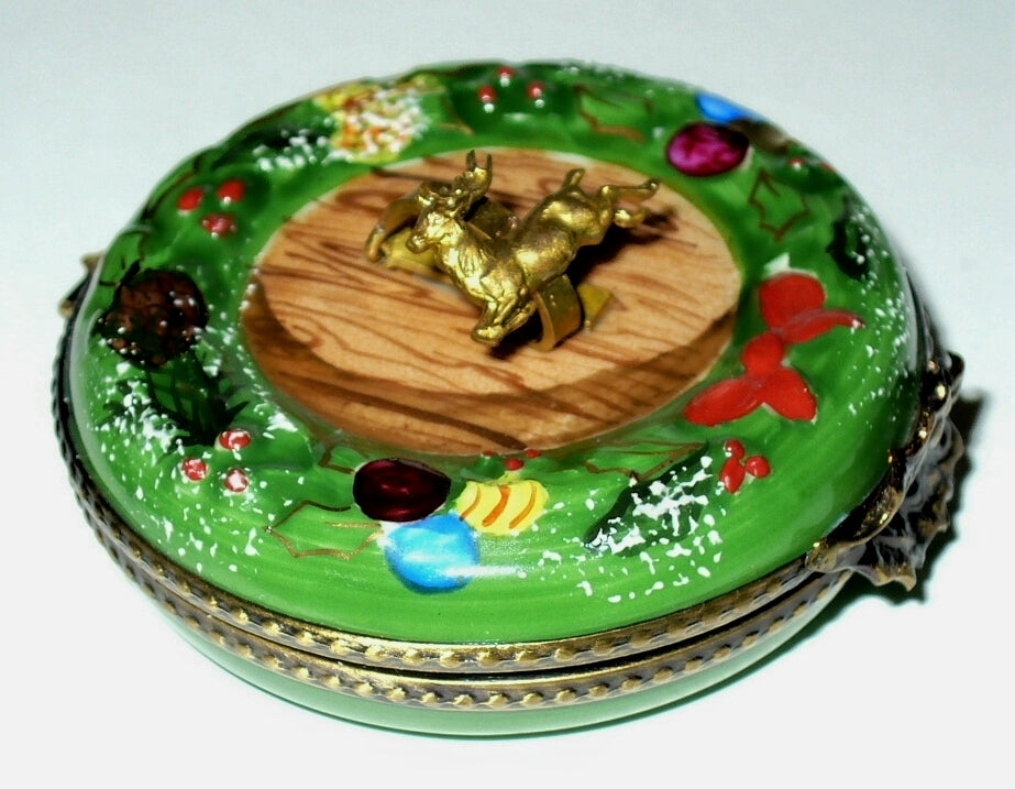 LIMOGES BOX - CHRISTMAS - WREATH & BRASS REINDEER DOOR KNOCKER - BOWS & HOLLY