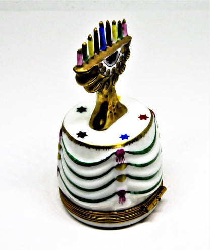 LIMOGES FRANCE BOX - PIERRE ARQUIE - HANUKKAH MENORAH ON A TABLE - JUDAICA - LE