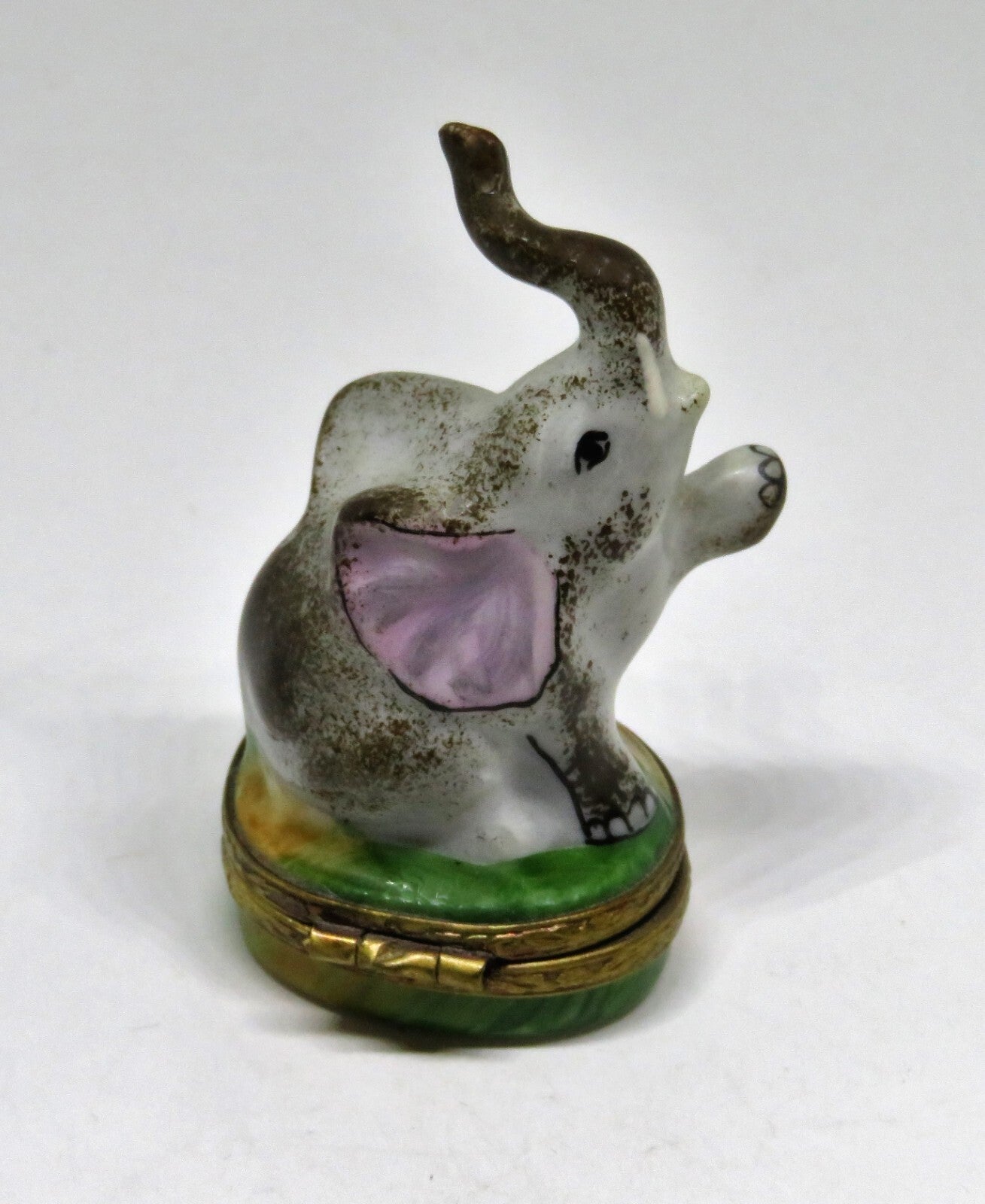 LIMOGES BOX- GERARD RIBIERRE - TINY AFRICAN ELEPHANT - TRUNK UP - LEAF CLASP -GR
