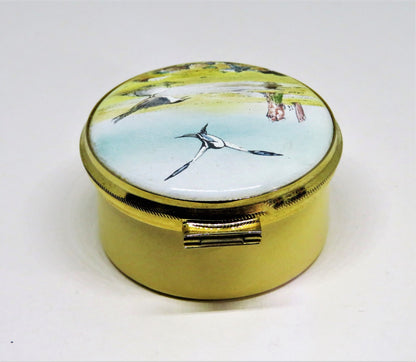 STAFFORDSHIRE ENGLISH ENAMEL BOX - BEACH SCENE & SEAGULLS - SEASHELLS - STARFISH