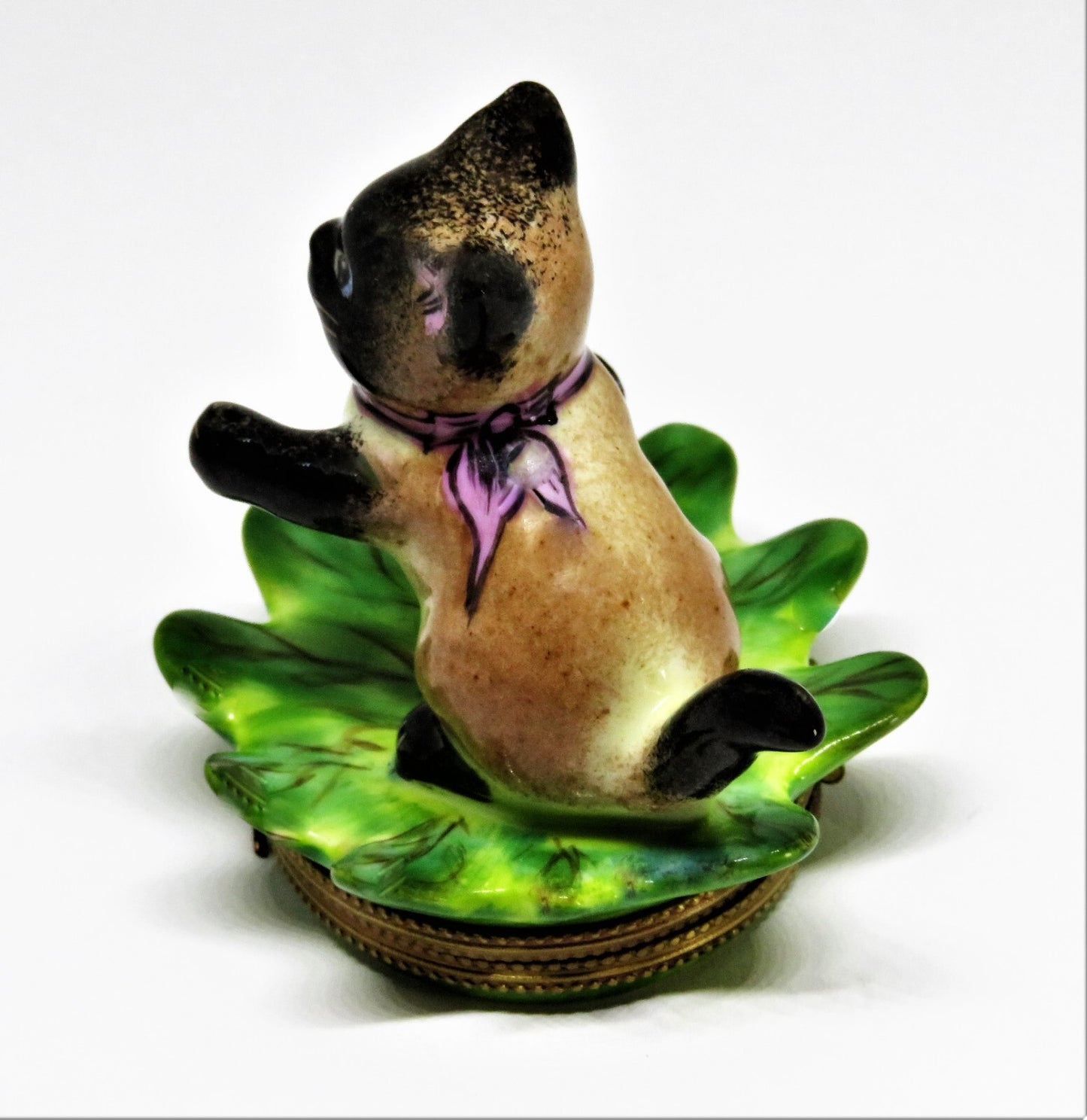 LIMOGES FRANCE BOX - ELDA - SIAMESE KITTEN & BUTTERFLY ON A LEAF - CAT - KITTY