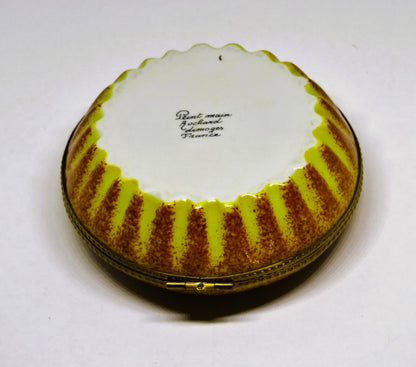 LIMOGES FRANCE BOX - ROCHARD - STRAWBERRY TART & BEE CLASP - PIE - DESSERT
