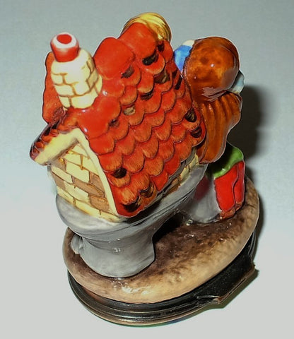 HALCYON DAYS ENAMEL BOX - OLD WOMAN LIVED IN A SHOE BONBONNIERE - NURSERY RHYMES