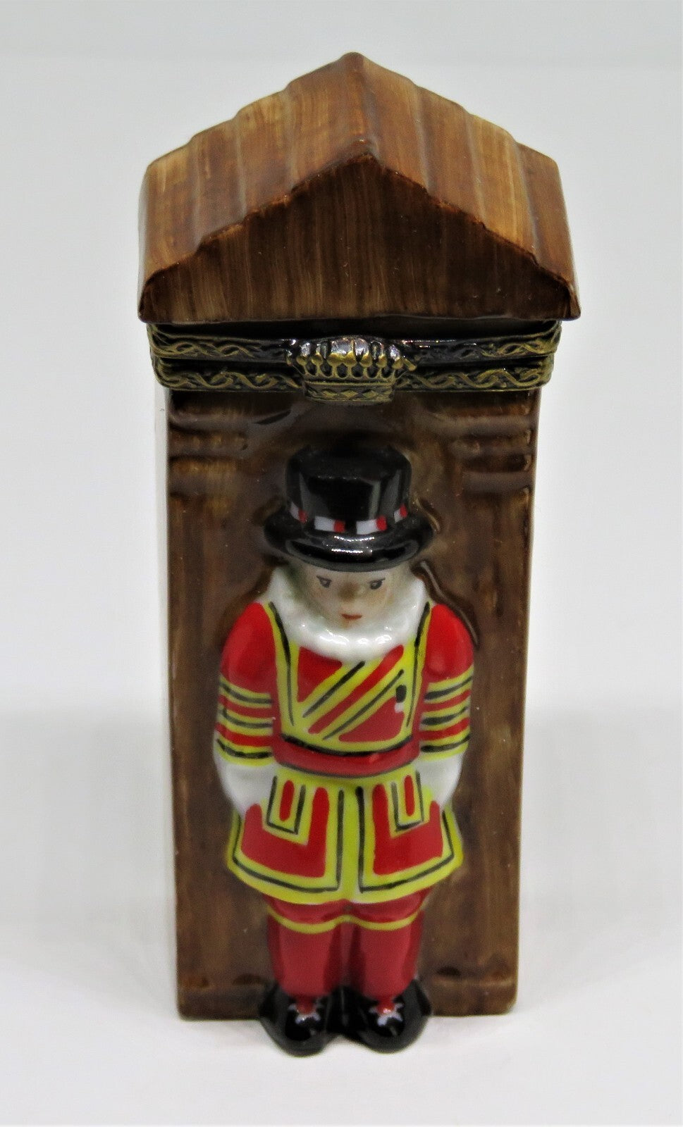 LIMOGES FRANCE BOX - TOWER OF LONDON GUARD & GUARD POST - BEEFEATER - ENGLAND