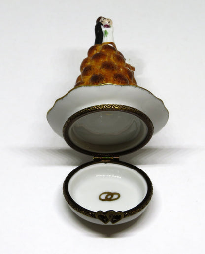 LIMOGES BOX - PARRY-VIEILLE - FRENCH CROQUEMBOUCHE WEDDING CAKE - BRIDE & GROOM