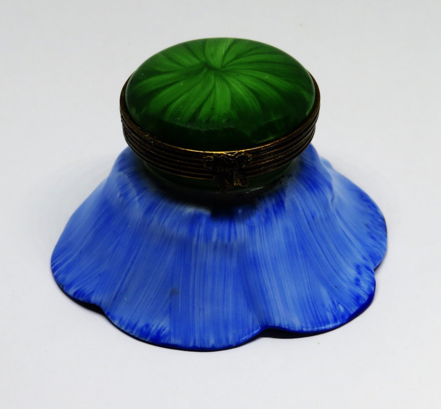 LIMOGES FRANCE BOX ~ BLUE  & WHITE FLOWER & GREEN CENTER ~ PEINT MAIN