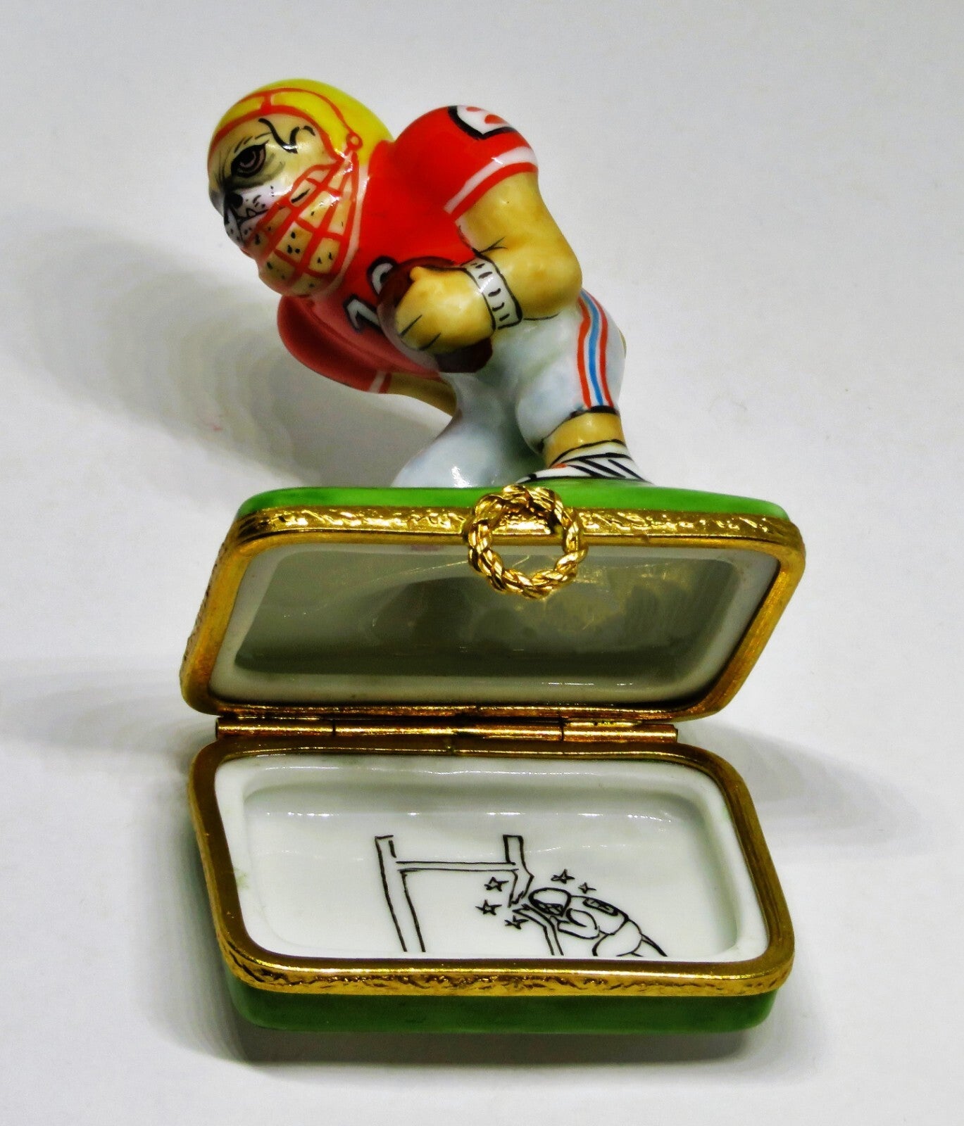 LIMOGES FRANCE BOX - ARTORIA - BULLDOG FOOTBALL PLAYER - SPORTS - LE - BULL DOG