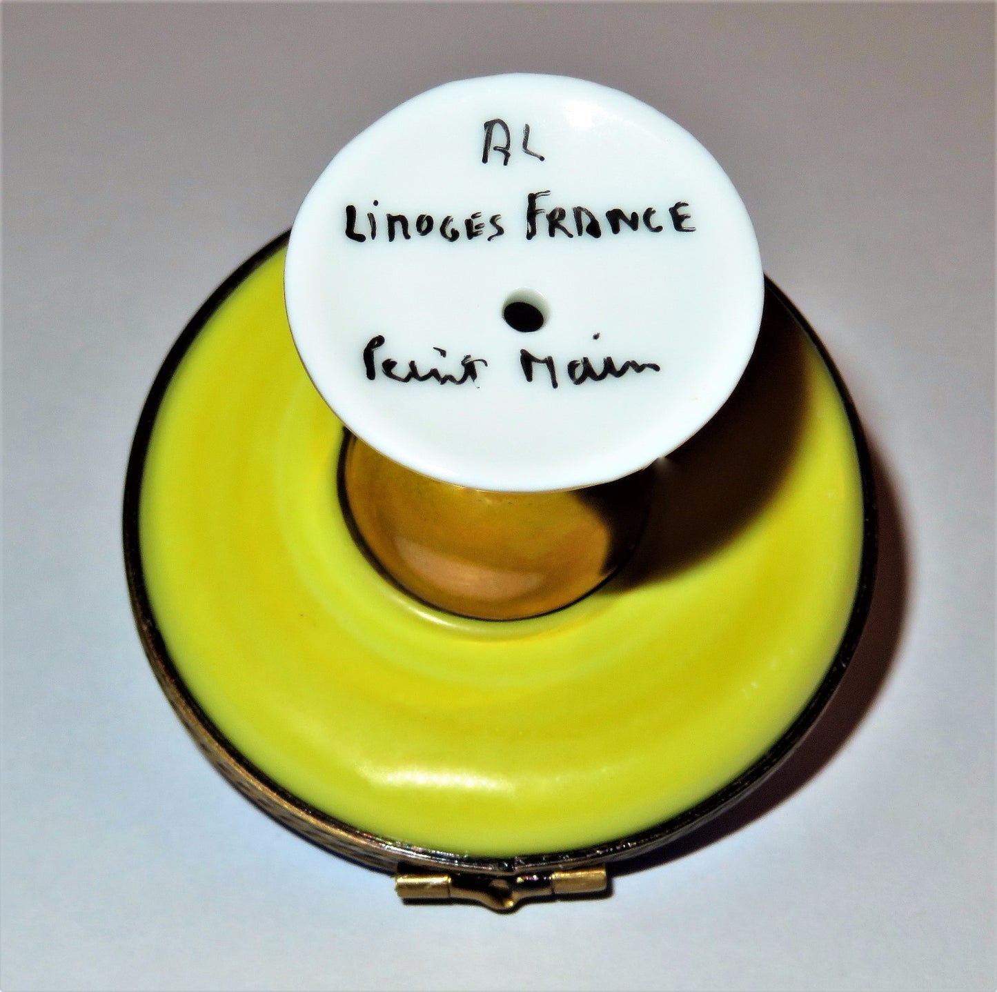 LIMOGES FRANCE BOX ~ PEDESTAL GARDEN TABLE & TEA CUPS ~ PEINT MAIN ~ PATIO