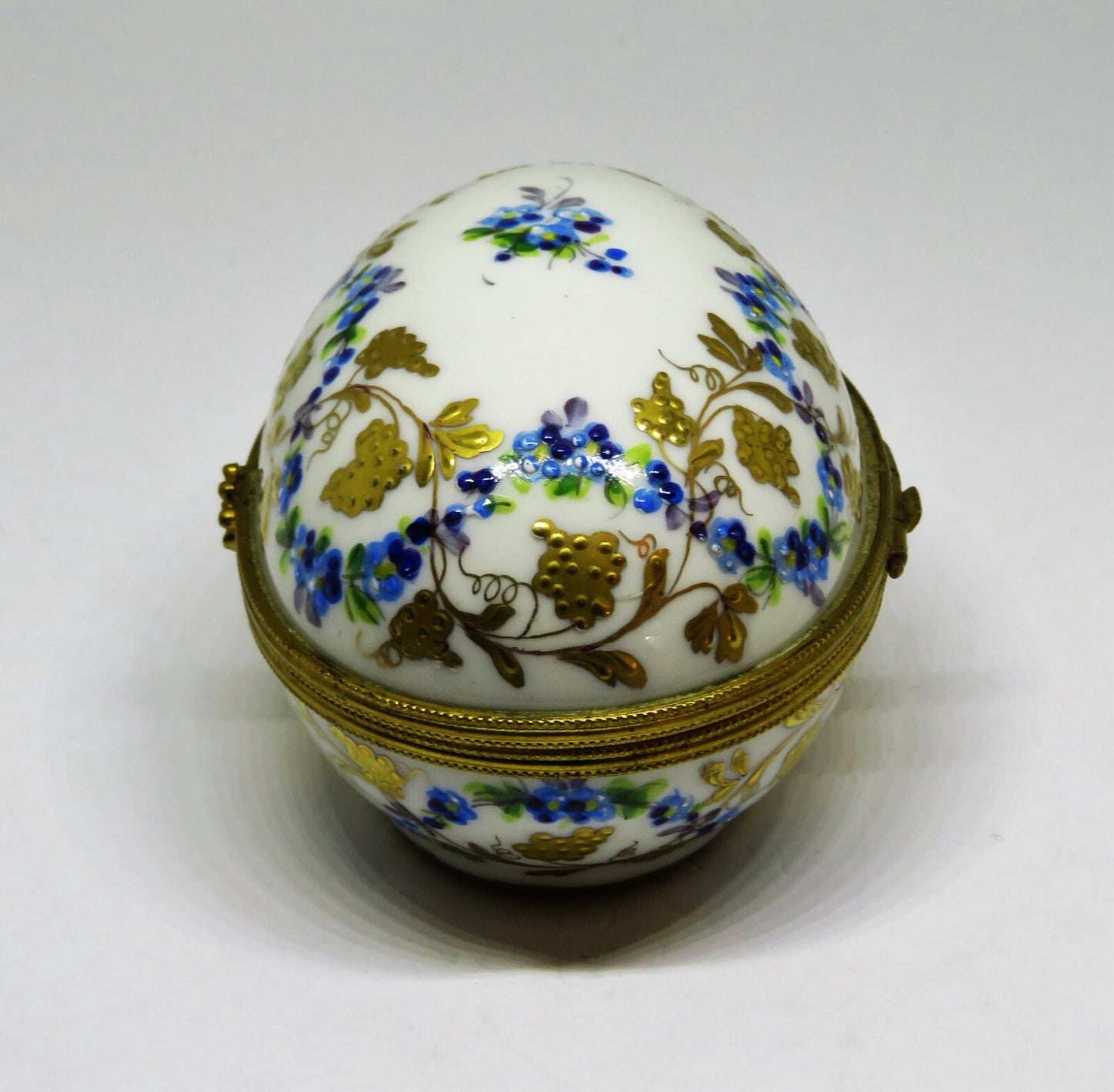 LIMOGES BOX - LE TALLEC EGG - GOLD GRAPEVINE & FLOWERS - TREILLE MUSCATE - 1962
