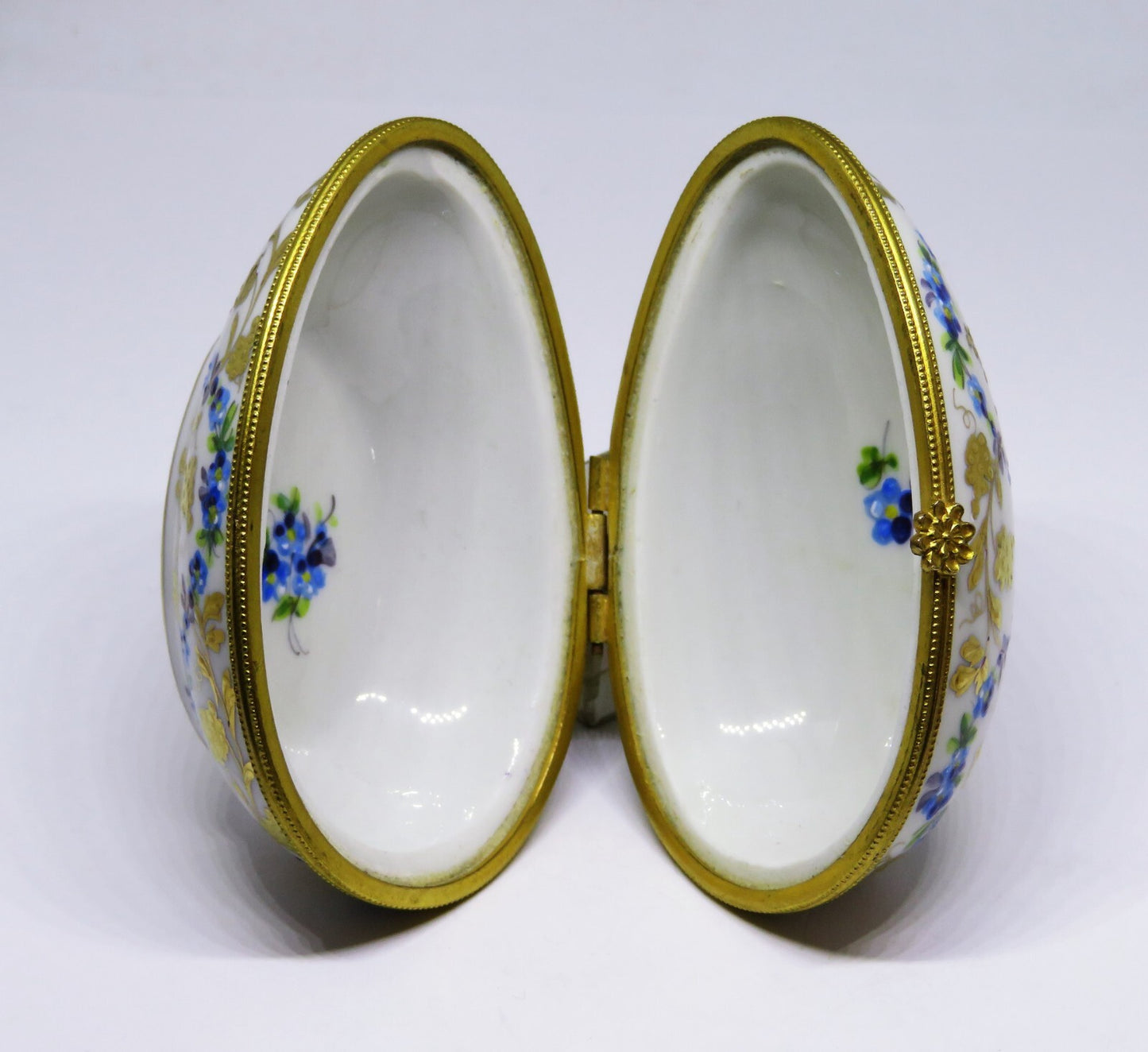 LIMOGES BOX - LE TALLEC EGG - GOLD GRAPEVINE & FLOWERS - TREILLE MUSCATE - 1962