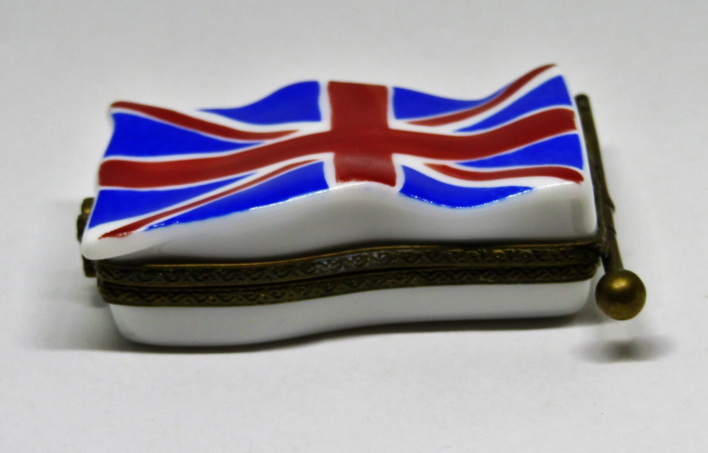 LIMOGES FRANCE BOX -EXIMIOUS- BRITISH UNION JACK FLAG ON A POLE - UNITED KINGDOM