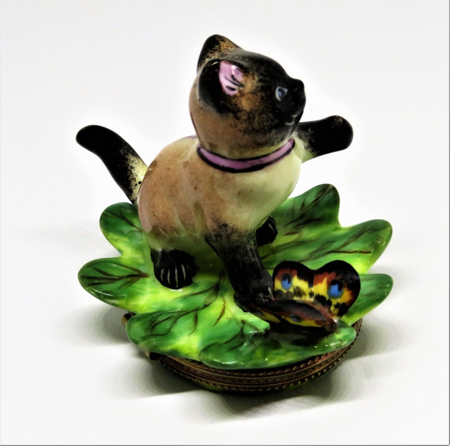 LIMOGES FRANCE BOX - ELDA - SIAMESE KITTEN & BUTTERFLY ON A LEAF - CAT - KITTY