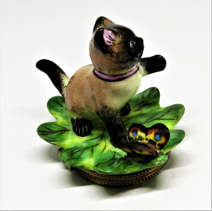LIMOGES FRANCE BOX - ELDA - SIAMESE KITTEN & BUTTERFLY ON A LEAF - CAT - KITTY