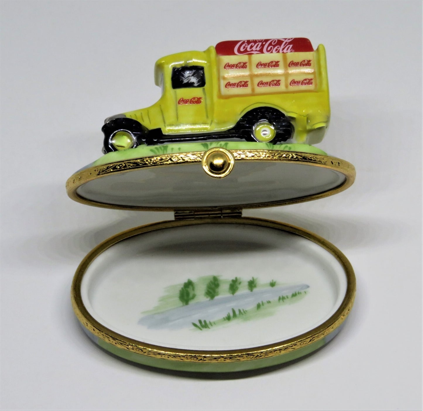 LIMOGES FRANCE BOX -ARTORIA- OLD-FASHIONED COCA-COLA DELIVERY TRUCK - COKE -RARE