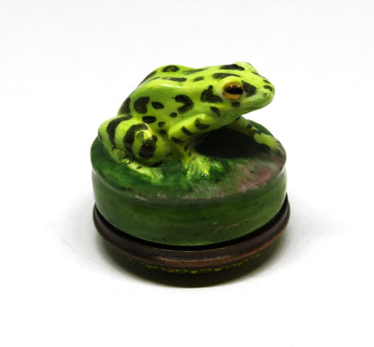 HALCYON DAYS ENAMEL BOX - SPOTTED GREEN & YELLOW FROG BONBONNIERE - WATER LILY