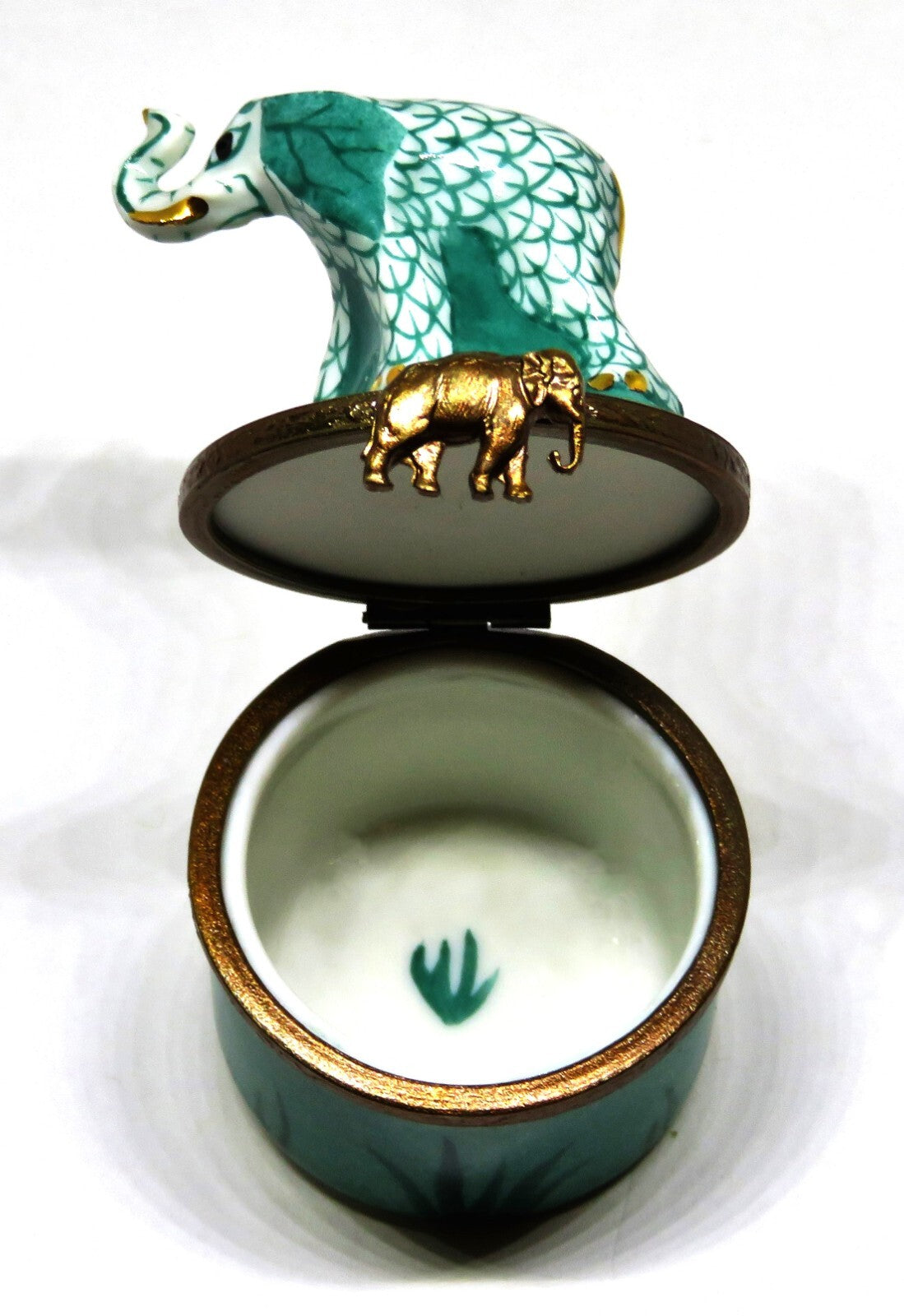 LIMOGES FRANCE BOX - TEAL FISHNET AFRICAN ELEPHANT - HEREND STYLE FISH NET
