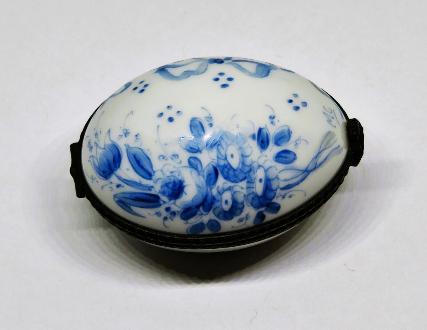 LIMOGES FRANCE BOX ~ VINTAGE FLORAL EASTER EGG ~ BLUE FLOWERS ~ TOP SIGNED "MC"