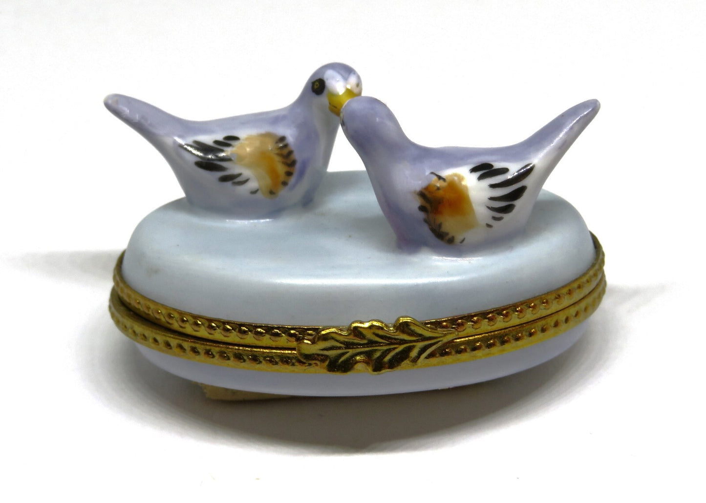 LIMOGES FRANCE BOX ~ VINTAGE PAIR OF LOVEBIRDS ~ LOVE BIRDS ~ "MC" ~ PEINT MAIN