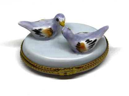 LIMOGES FRANCE BOX ~ VINTAGE PAIR OF LOVEBIRDS ~ LOVE BIRDS ~ "MC" ~ PEINT MAIN