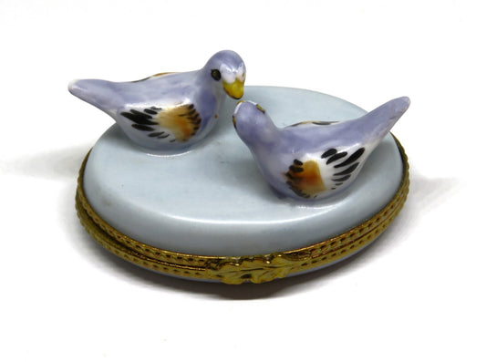 LIMOGES FRANCE BOX ~ VINTAGE PAIR OF LOVEBIRDS ~ LOVE BIRDS ~ "MC" ~ PEINT MAIN