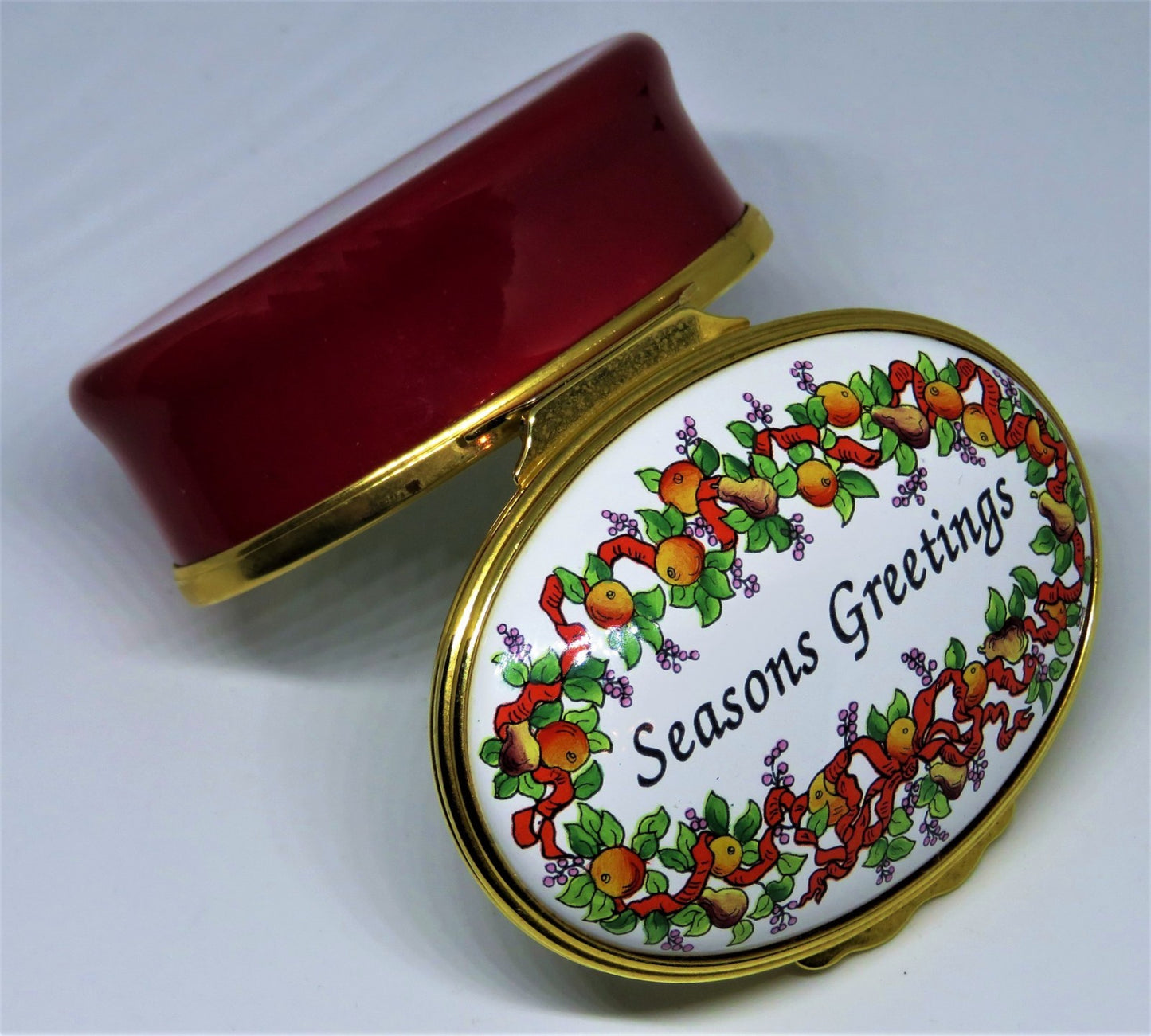 HALCYON DAYS ENAMEL BOX - "SEASONS GREETINGS" - CHRISTMAS WREATH - MISTLETOE