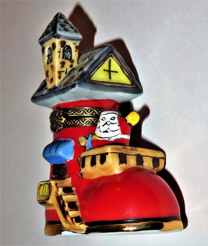 LIMOGES FRANCE BOX ~CHRISTMAS~ SANTA CLAUS WAVING FROM A BOOT HOUSE ~ PEINT MAIN