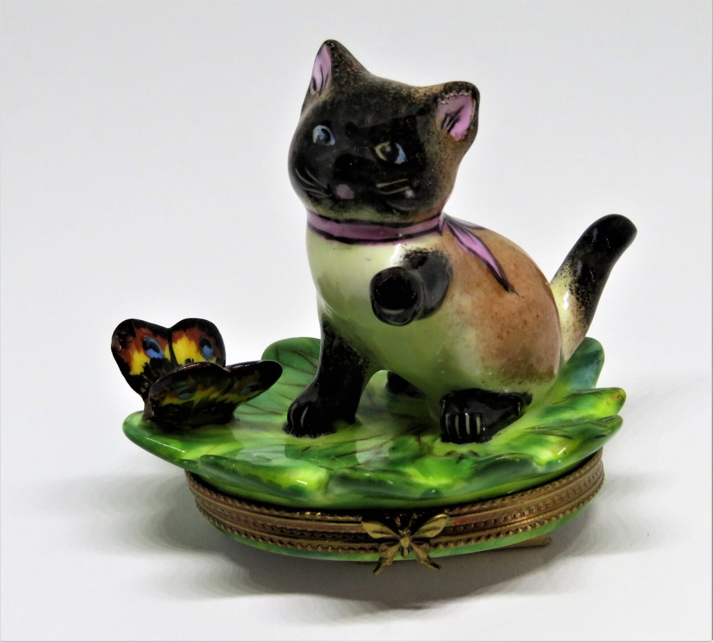 LIMOGES FRANCE BOX - ELDA - SIAMESE KITTEN & BUTTERFLY ON A LEAF - CAT - KITTY