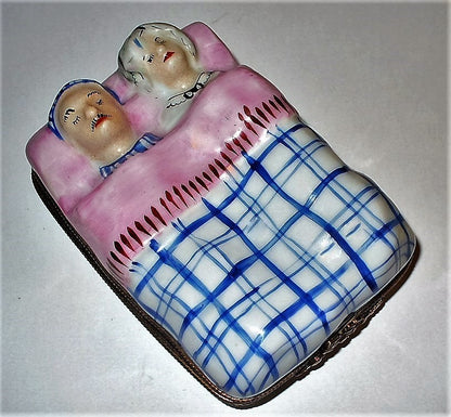 LIMOGES FRANCE BOX ~ ROCHARD ~ COUPLE IN BED ~ WEDDING RINGS INSIDE ~ANNIVERSARY
