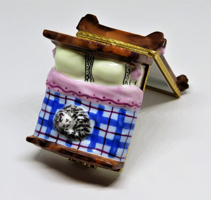 LIMOGES FRANCE BOX ~ TABBY CAT ASLEEP ON A BED ~ KITTEN ~ KITTY ~ PEINT MAIN