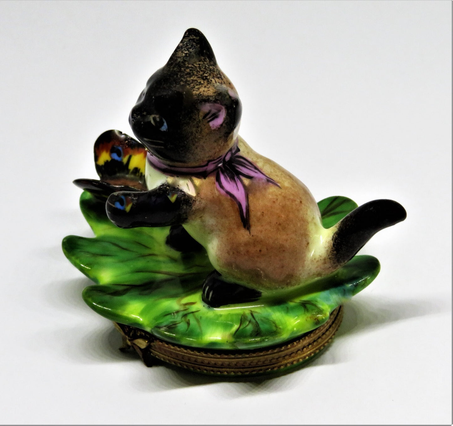 LIMOGES FRANCE BOX - ELDA - SIAMESE KITTEN & BUTTERFLY ON A LEAF - CAT - KITTY